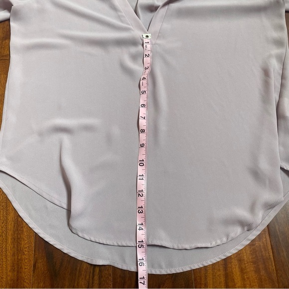 Lush nordstrom Women's Mauve Pink V-Neck Roll Tab Blouse Size Small - Picture 7 of 7